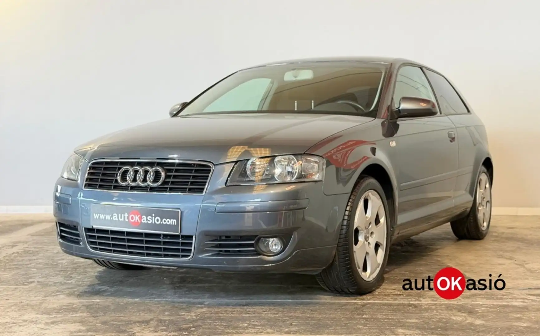 Audi A3 2.0 FSI Ambition Gris - 1