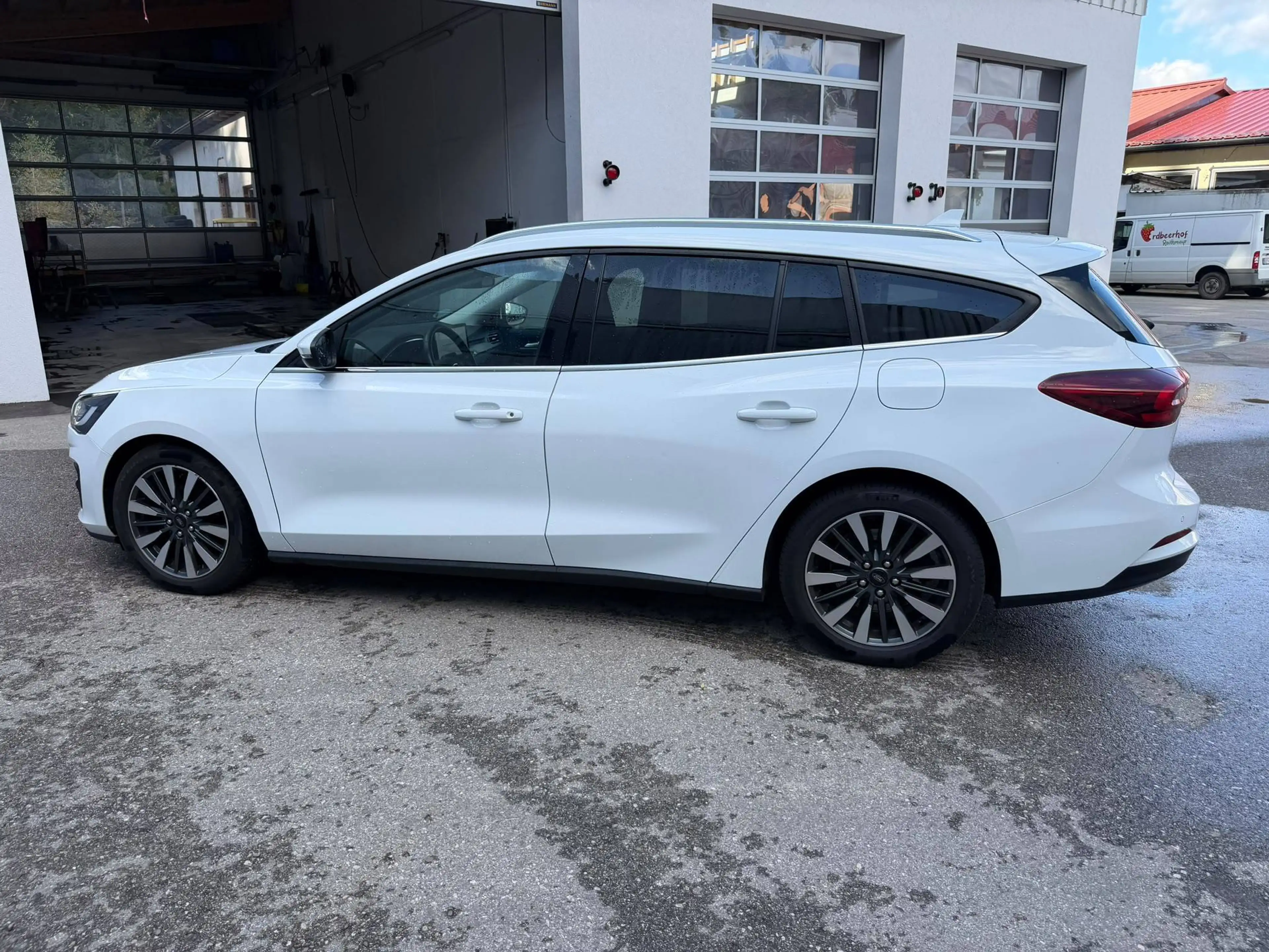 Ford Focus Titanium X, Winterpaket, Navi, Rückfahkamera — photo 2