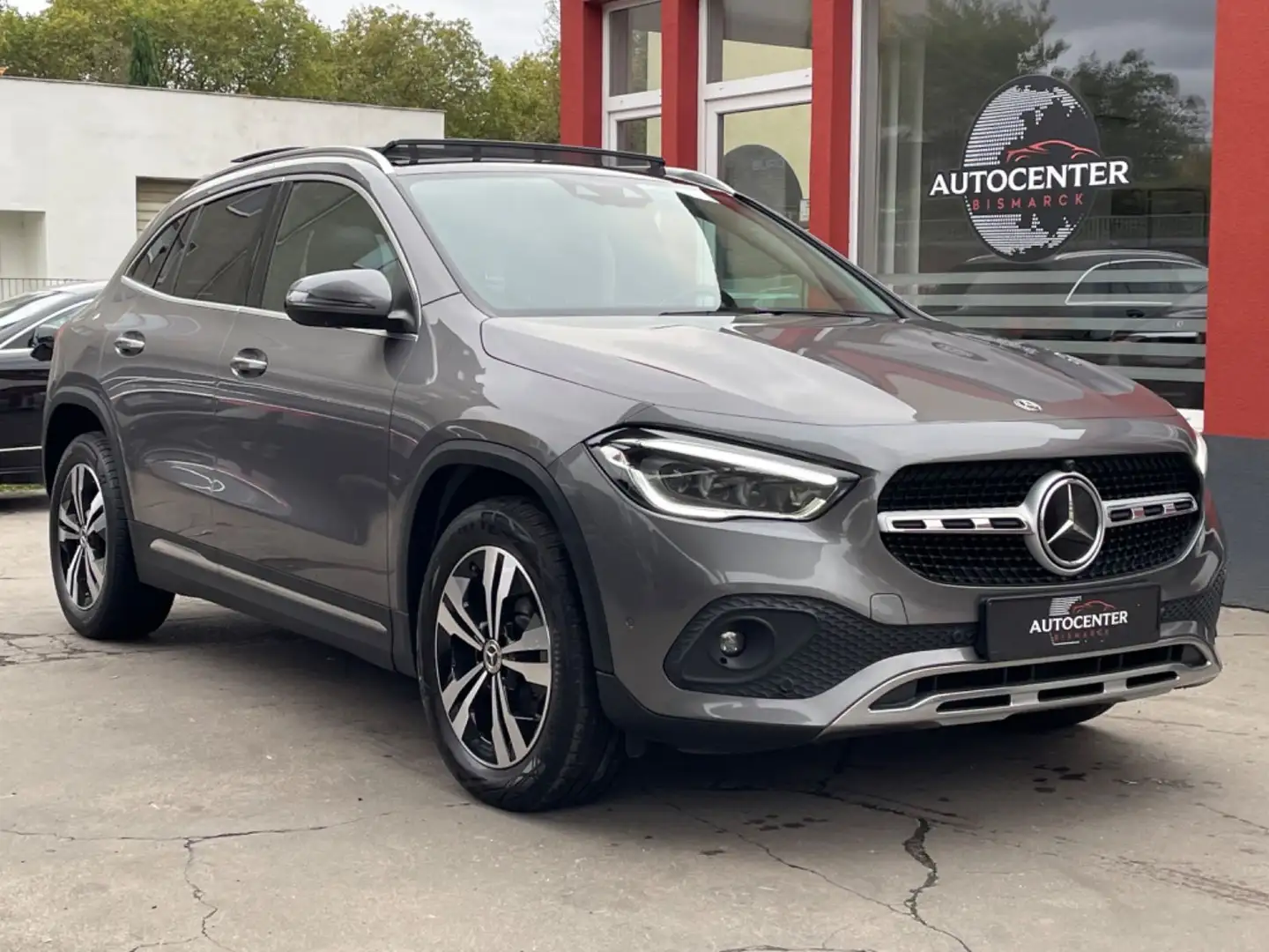 Mercedes-Benz GLA 220 d 4Matic*PANORAMA*360°KAMERA* Grau - 2