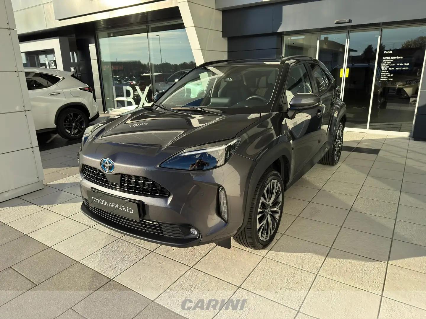 Toyota Yaris Cross 1.5h lounge awd-i 116cv e-cvt Gris - 1