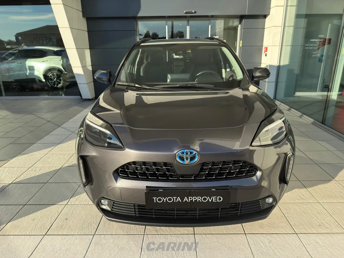 Toyota Yaris Cross 1.5h lounge awd-i 116cv e-cvt Gris - 2