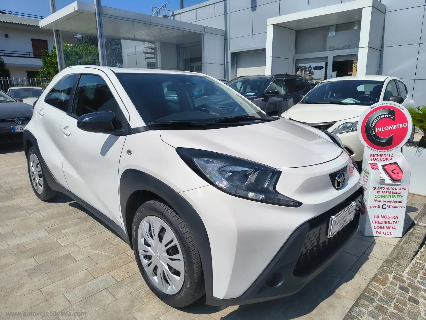 Toyota Aygo X 1.0 VVT-i 72 CV 5p. Active Bianco - 1