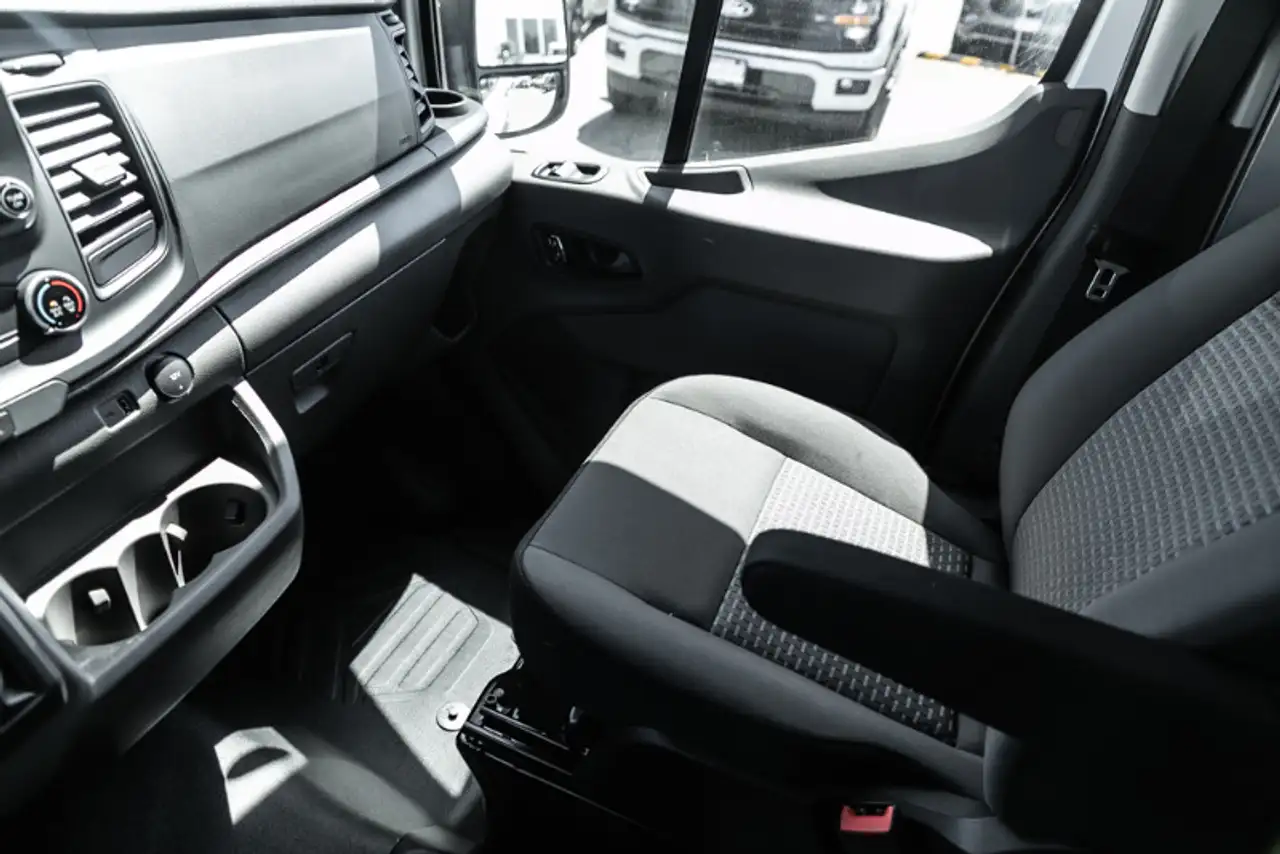 Ford Transit Cargo Van снимка Ford Transit Cargo Van