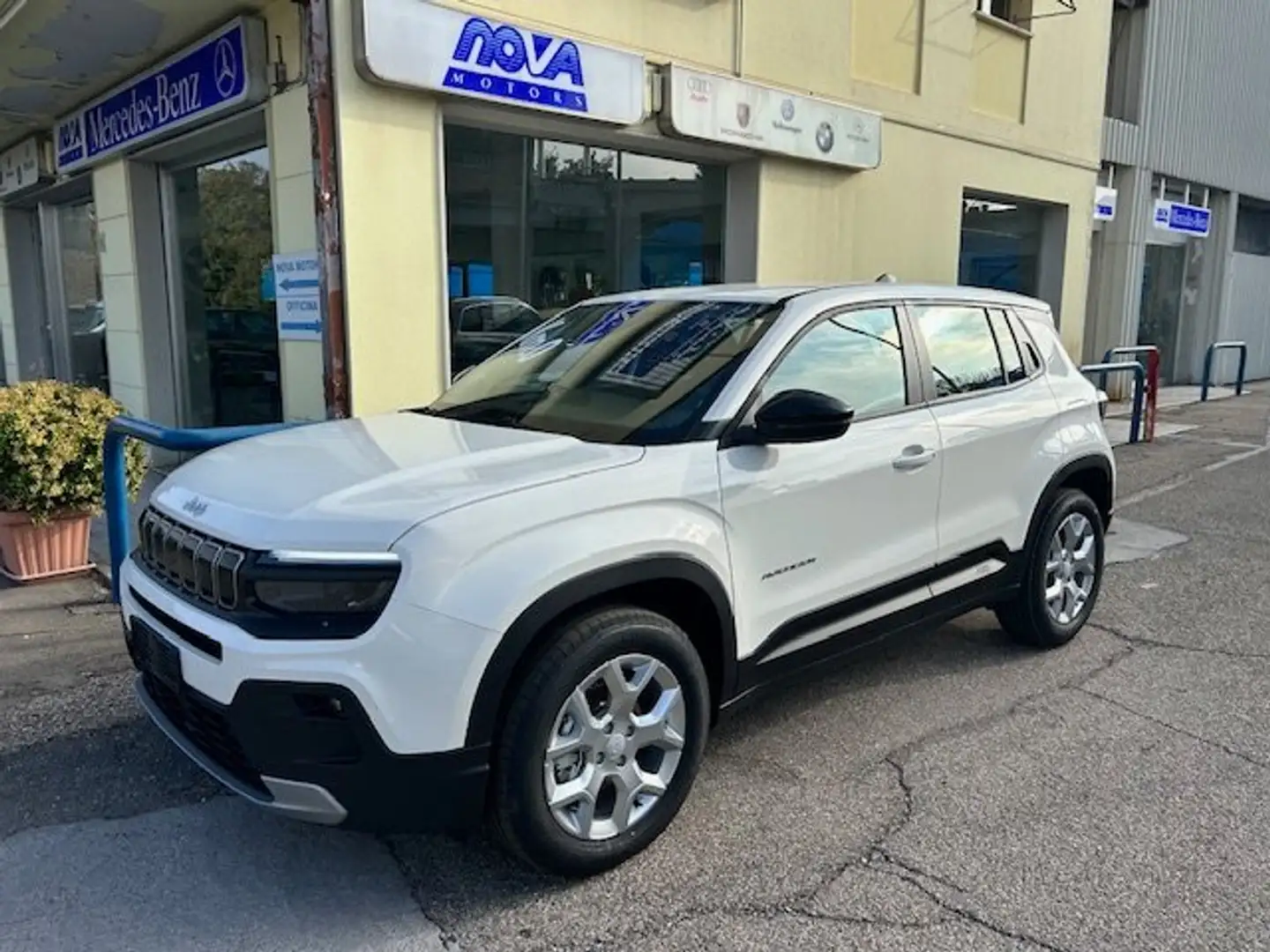 Jeep Avenger 1.2 turbo ALTITUDE100cv KM ZERO  OK NEOPATENTATI Weiß - 1