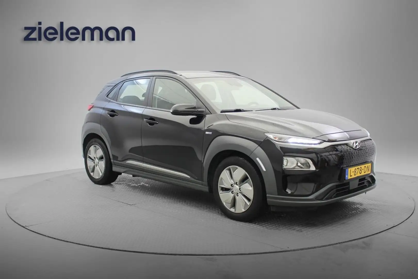 Hyundai KONA Electric Comfort 64 kWh - Carplay, Navi, Cruise, Zwart - 1