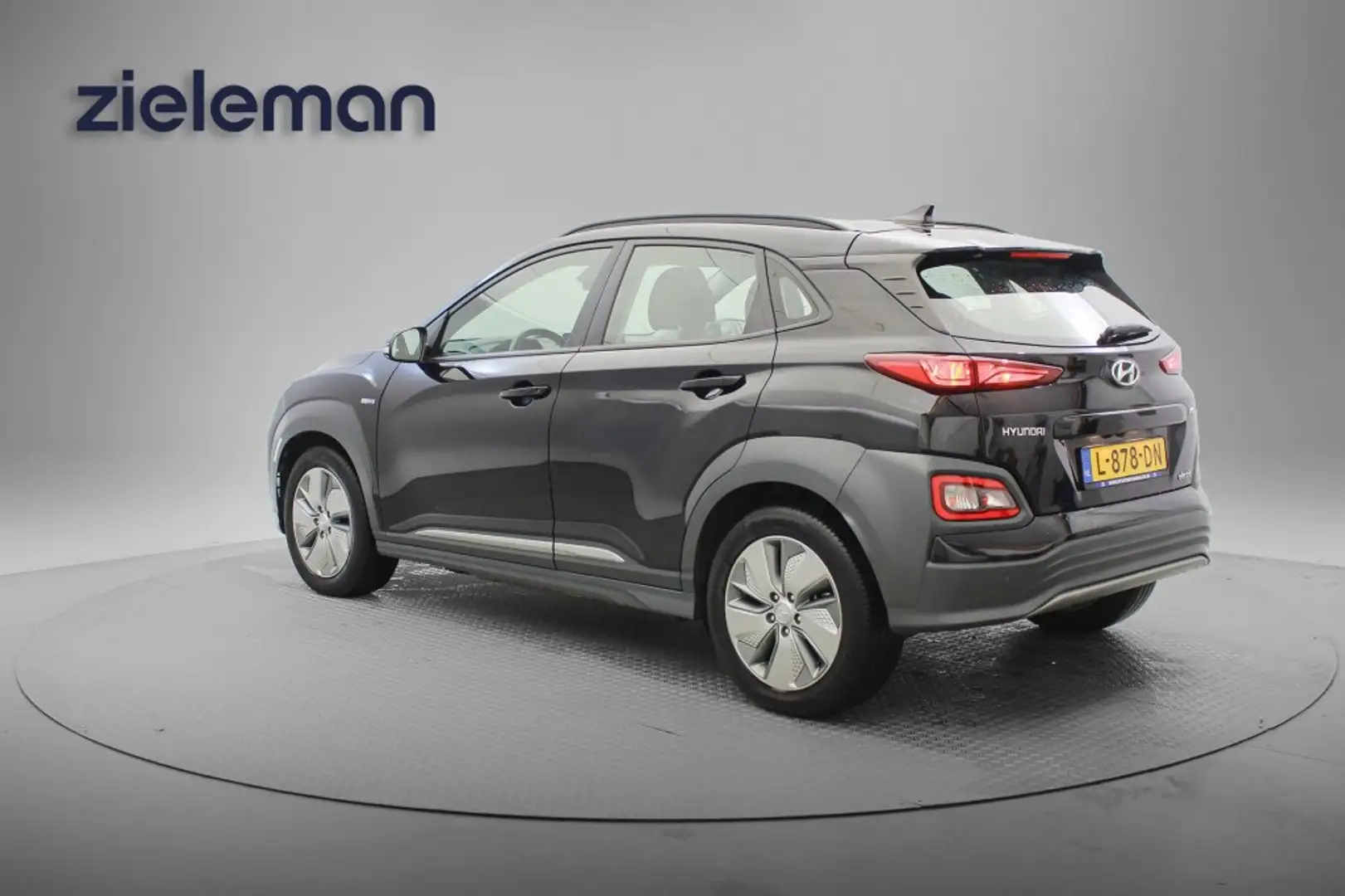 Hyundai KONA Electric Comfort 64 kWh - Carplay, Navi, Cruise, Zwart - 2