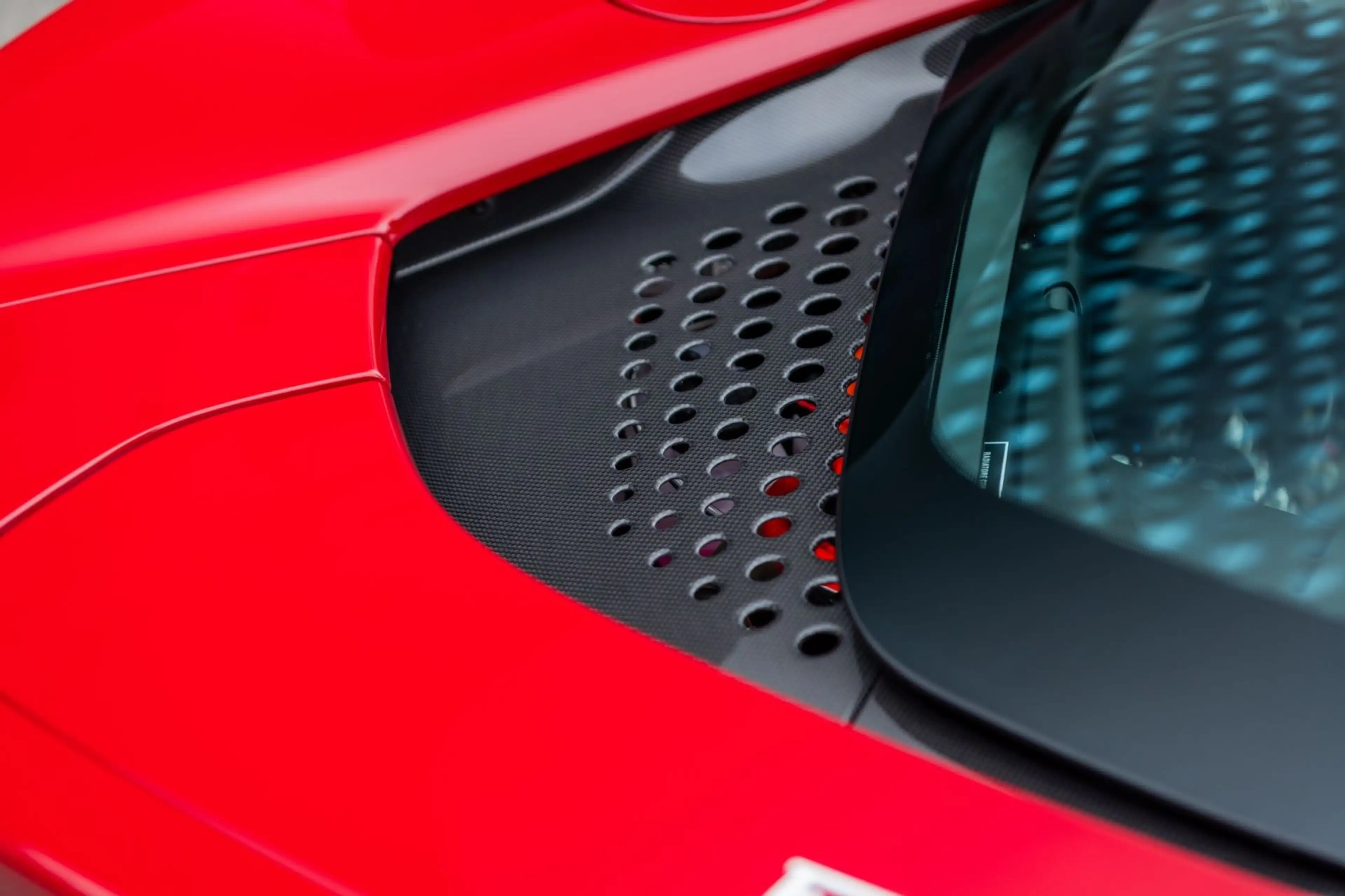 Ferrari SF90 Spider LIFT*CARPLAY*AFS*TWO-TONE*CARBON* — photo 14