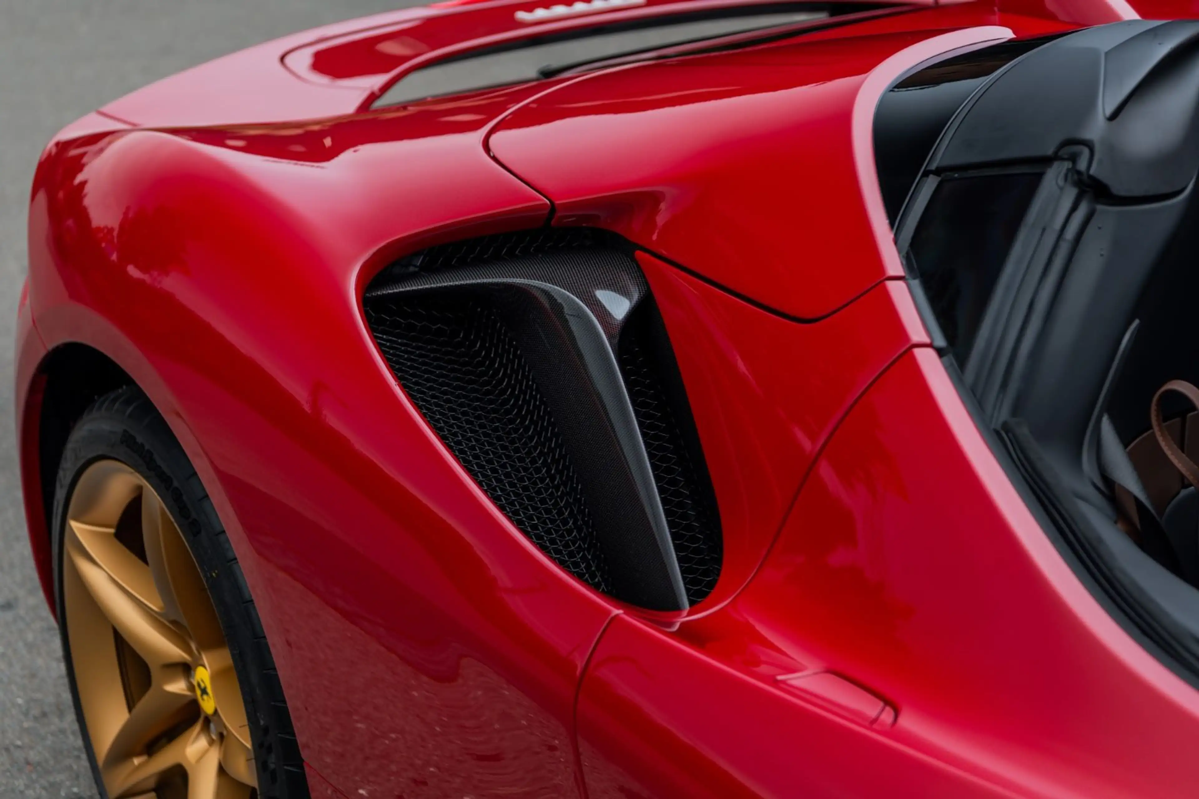 Ferrari SF90 Spider LIFT*CARPLAY*AFS*TWO-TONE*CARBON* — photo 12