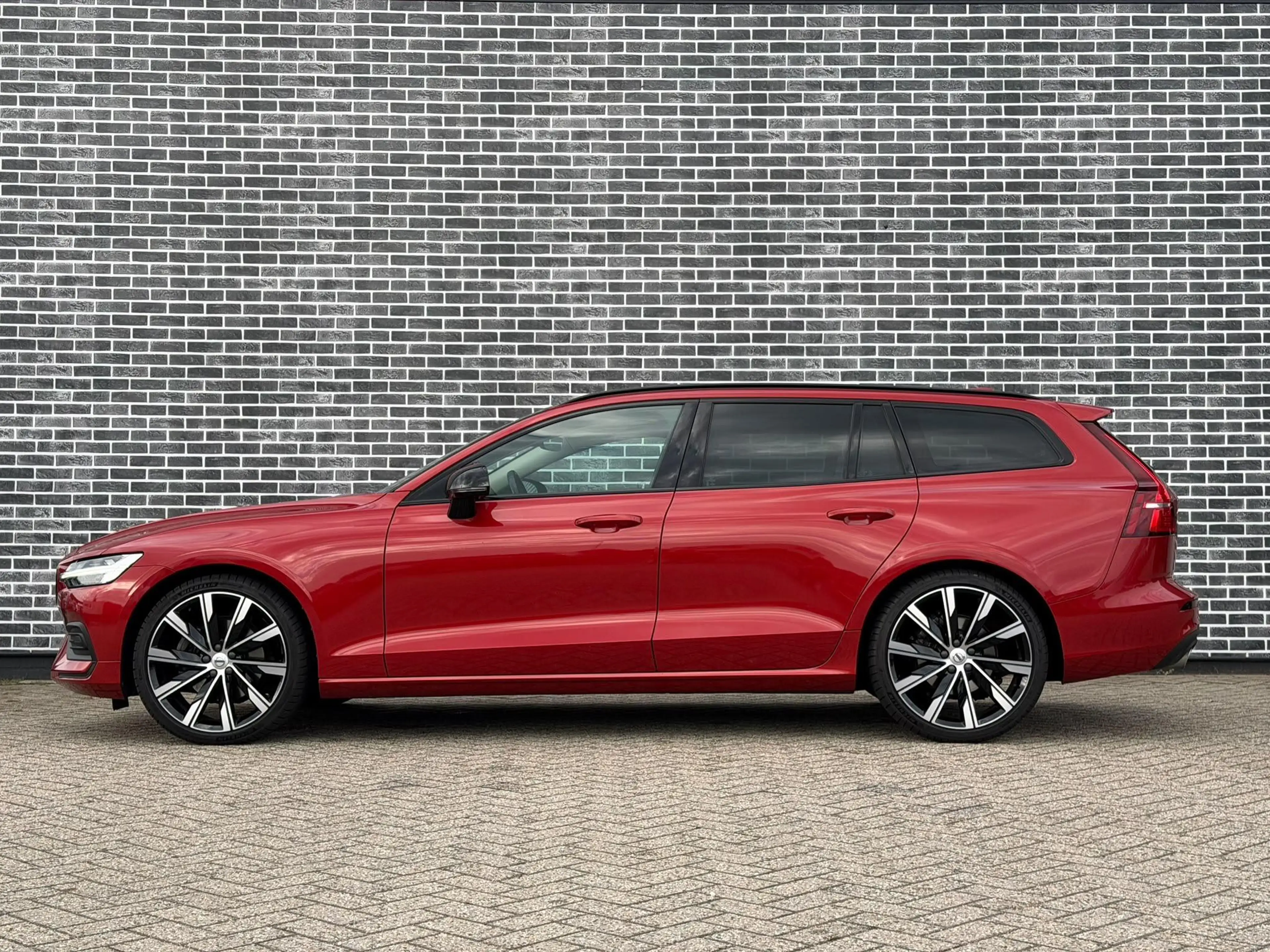 Volvo V60 2.0 T4 Momentum Pro | Trekhaak | Achteruitrijcamer — photo 3