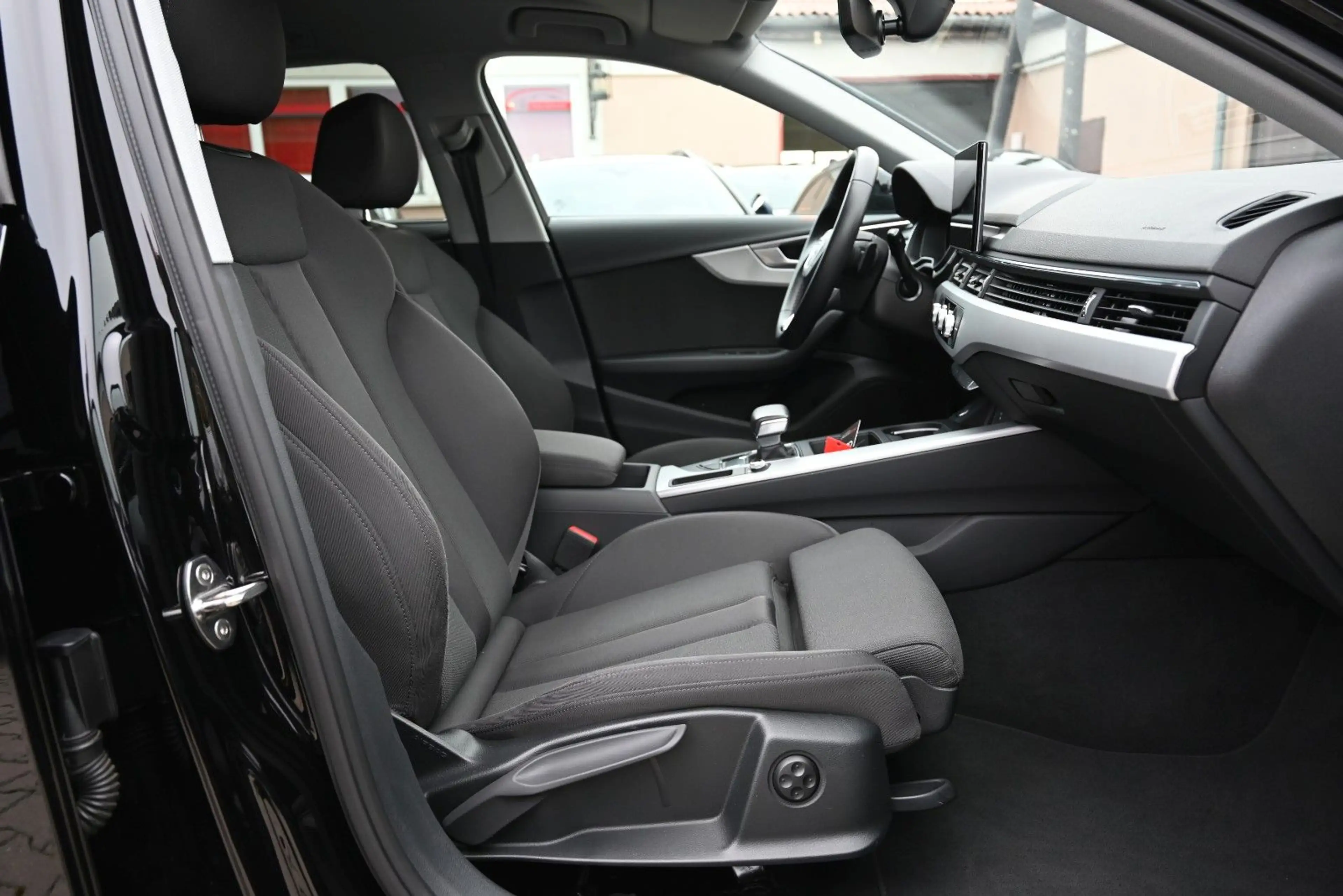 Audi A4 Avant 40 TDI advanced/Matrix/Sports./AHK — photo 9