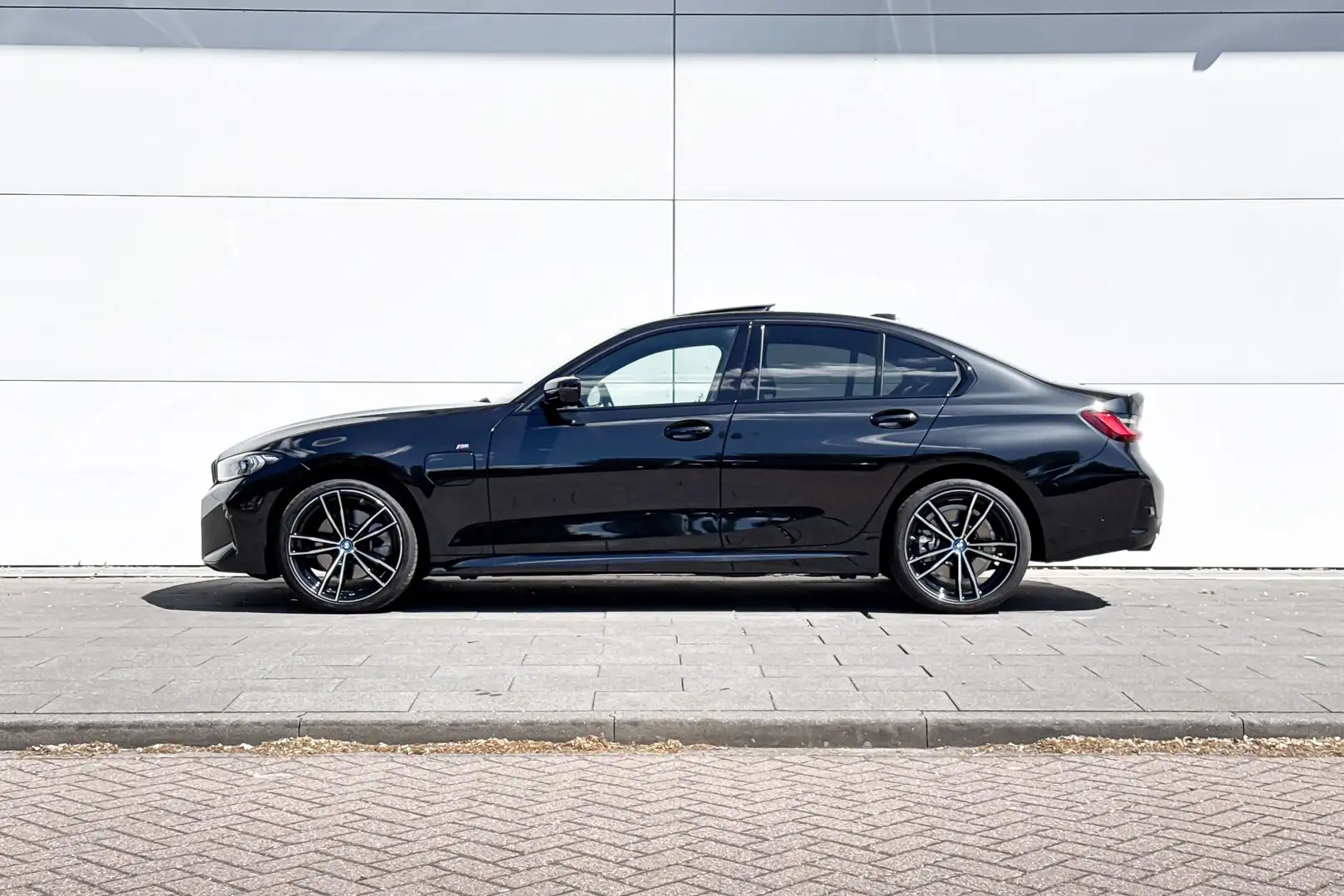 BMW 330 3 Serie Sedan 330e Noir - 2