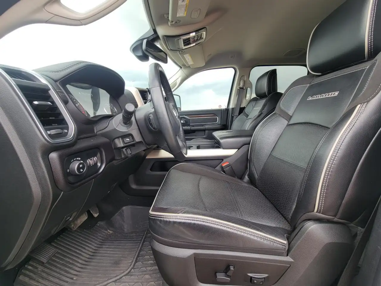 RAM 3500 снимка RAM 3500