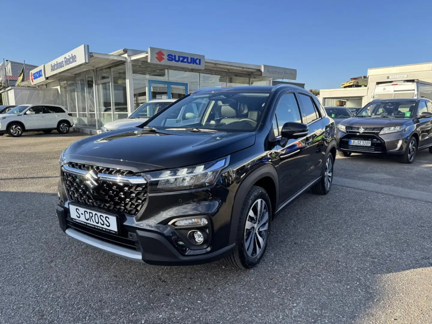 Suzuki SX4 S-Cross Comfort+ 1,5 4x4,NAV,SHZ,RFK,PANO Klima Black - 1