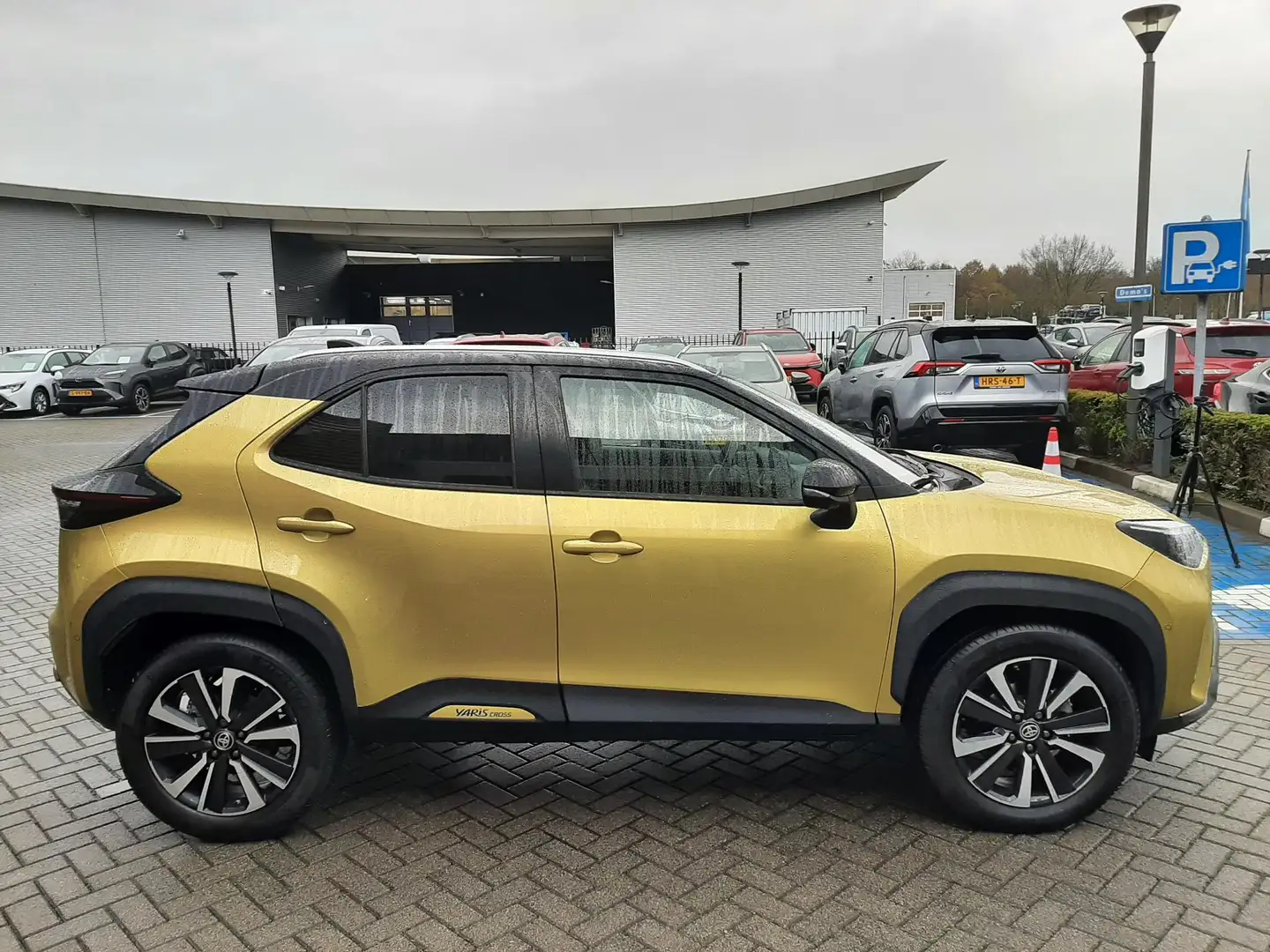 Toyota Yaris Cross 1.5 Hybrid Launch Edition AWD PANODAK 360-CAMERA J - 2