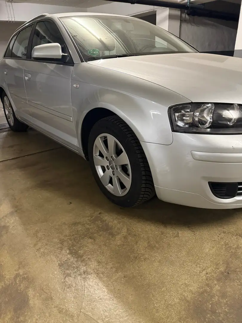 Audi A3 A3 1.8 Attraction Silber - 2