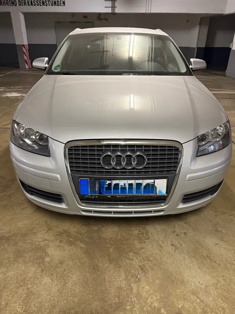 Audi A3 A3 1.8 Attraction Silber - 1