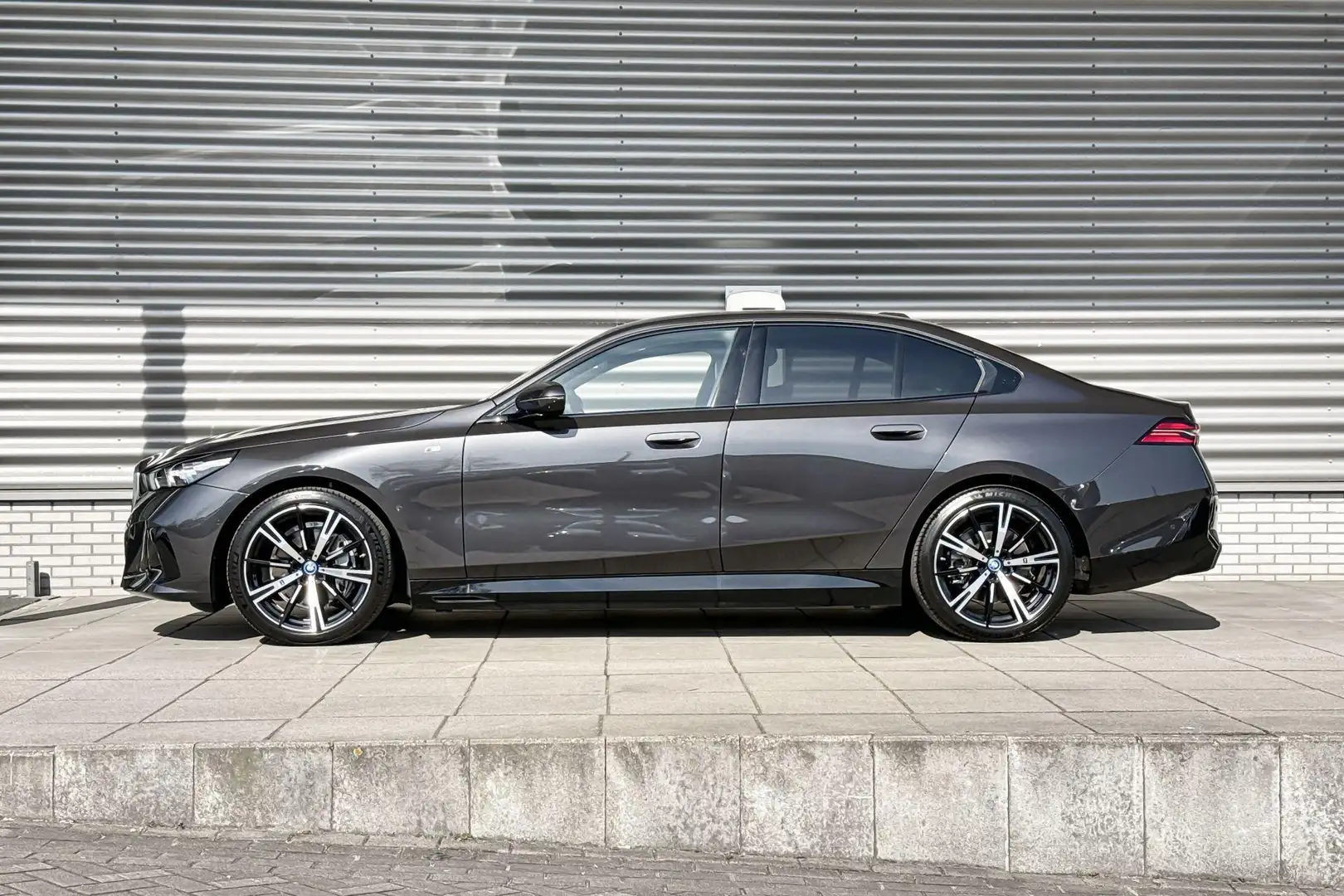 BMW i5 eDrive40 Grijs - 2