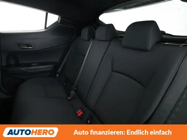 Toyota C-HR view 14