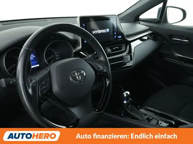 Toyota C-HR view 11