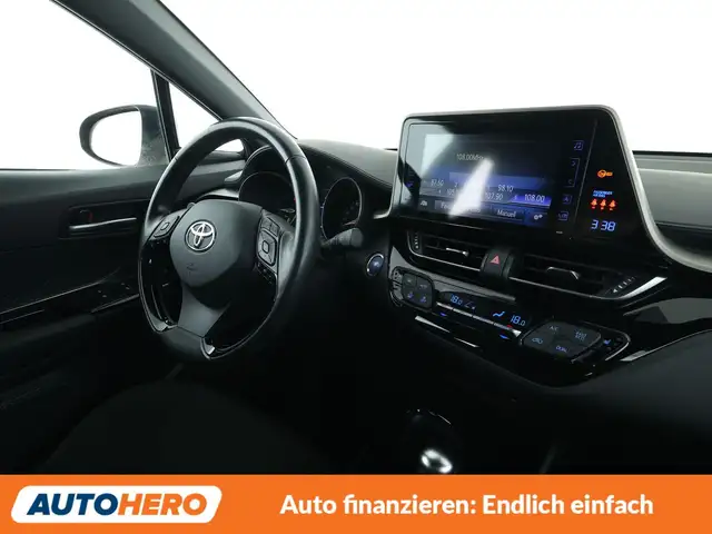 Toyota C-HR view 13