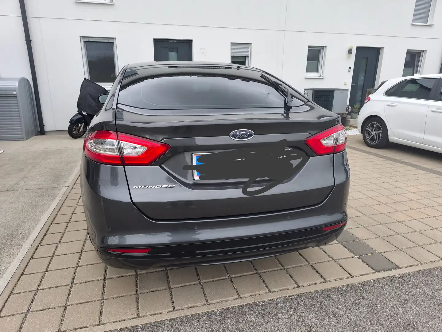 Ford Mondeo Mondeo Titanium 2,0 TDCi Titanium Grau - 2