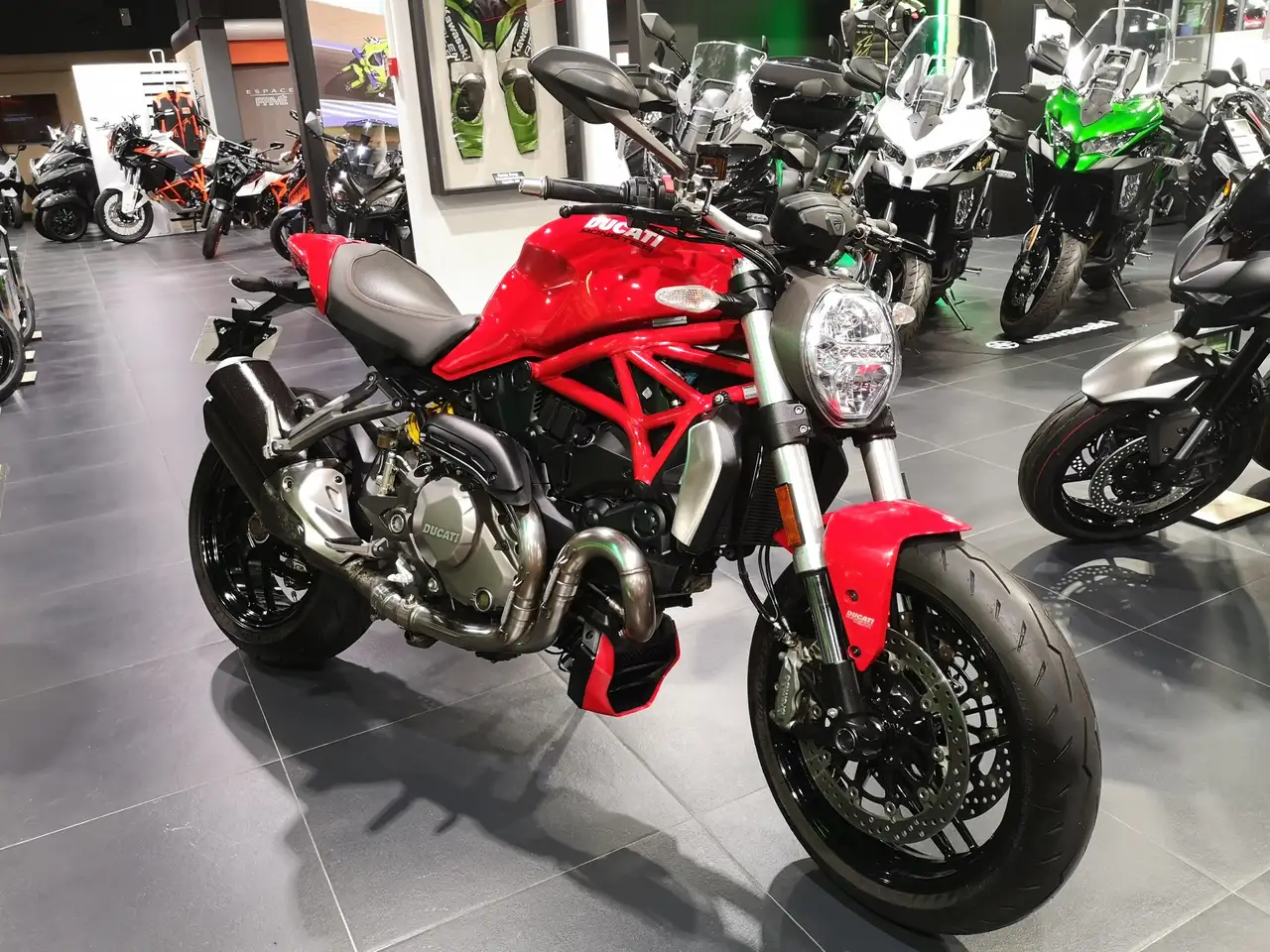 Ducati Monster 1200