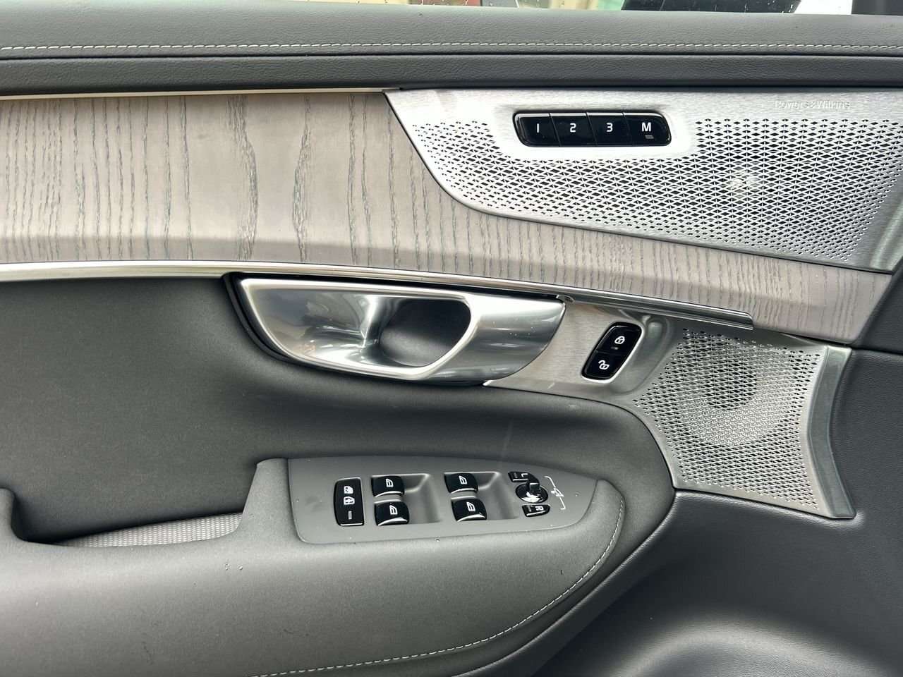 2026 Volvo XC90 Ultra 7-Seater (Dark Theme) Rear Camera Washer | A thumb 21