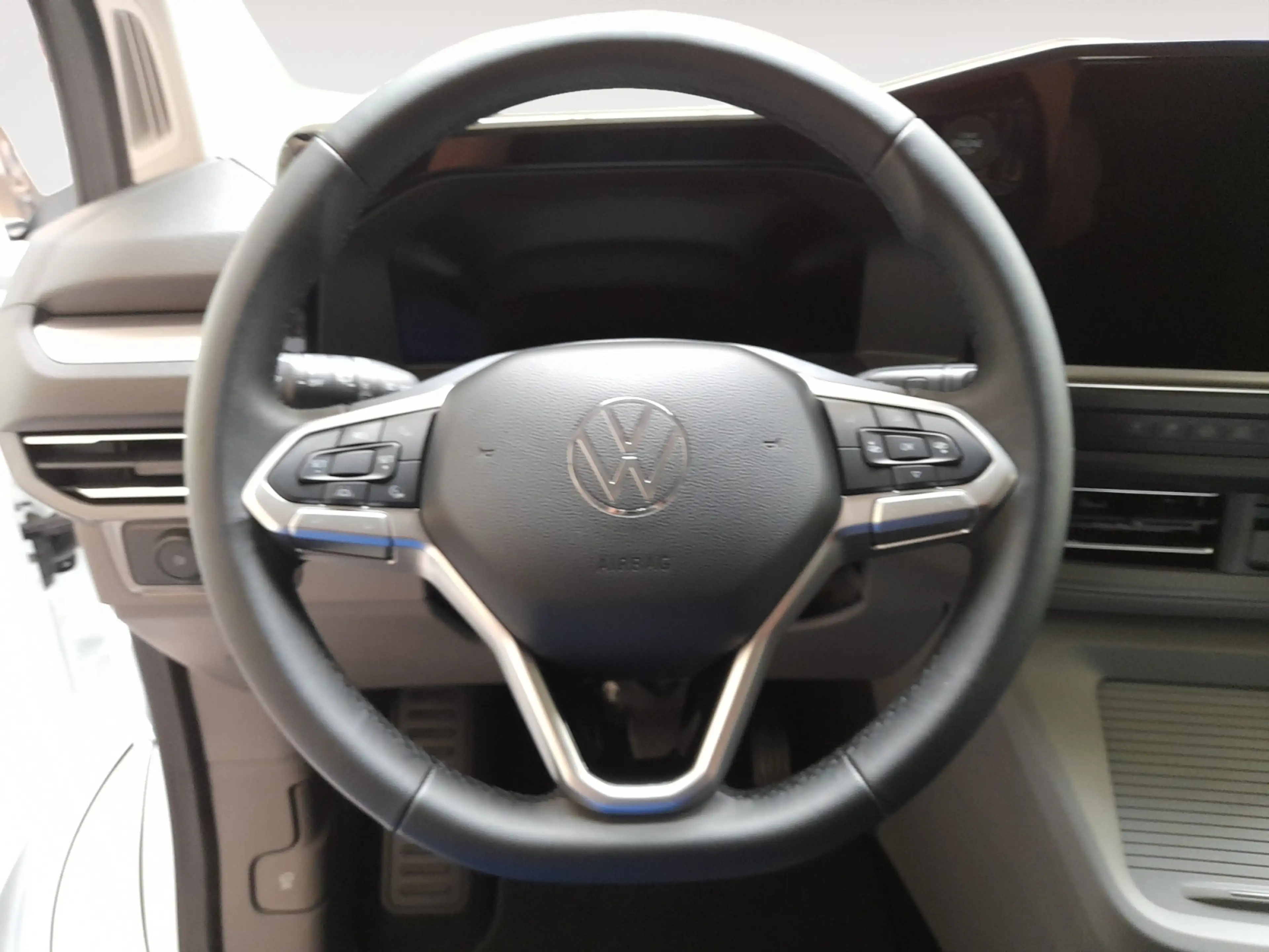 Volkswagen T7 Caravelle T7 e-Caravelle Life Navi SHZ RFK LED — photo 11