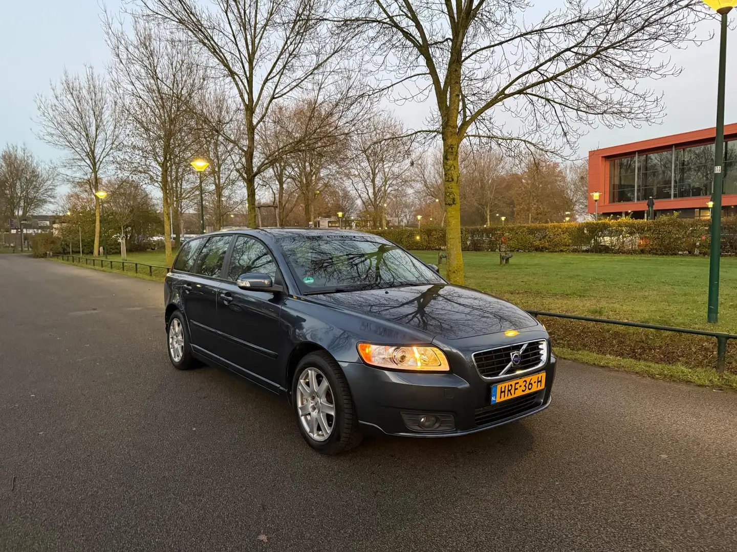 Volvo V50 2.4 AUT/LPG/DYNAUDIO/CRUISE/AIRCO/LEES TEKST Blauw - 2