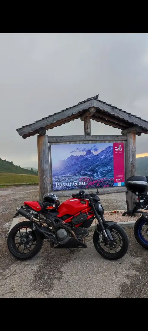 Ducati Monster 796 Red - 1