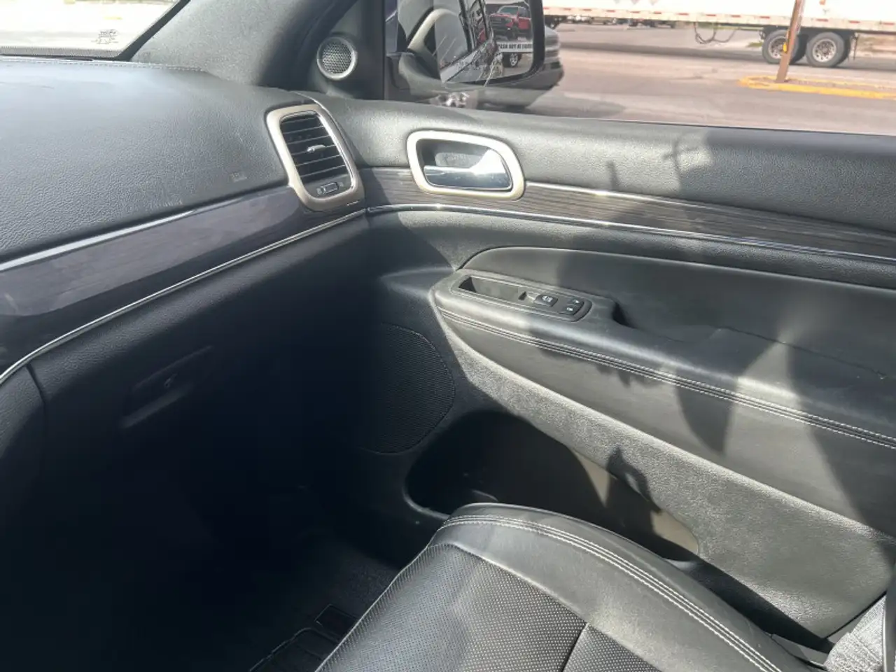 Jeep Grand Cherokee снимка Jeep Grand Cherokee