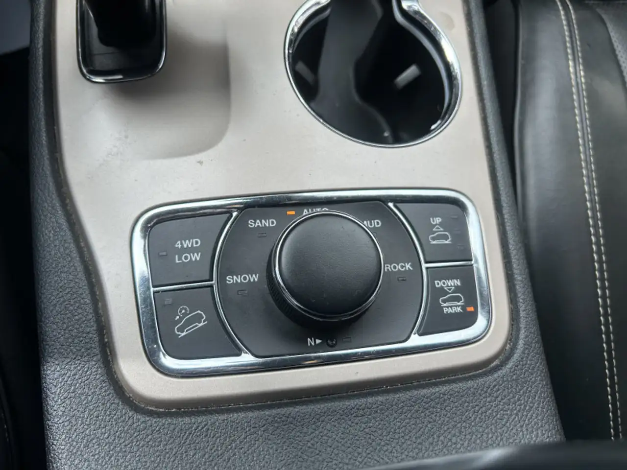 Jeep Grand Cherokee снимка Jeep Grand Cherokee