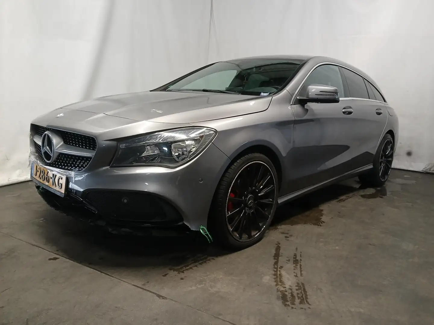 Mercedes-Benz CLA 200 Shooting Brake Prestige Frontschade Gris - 2