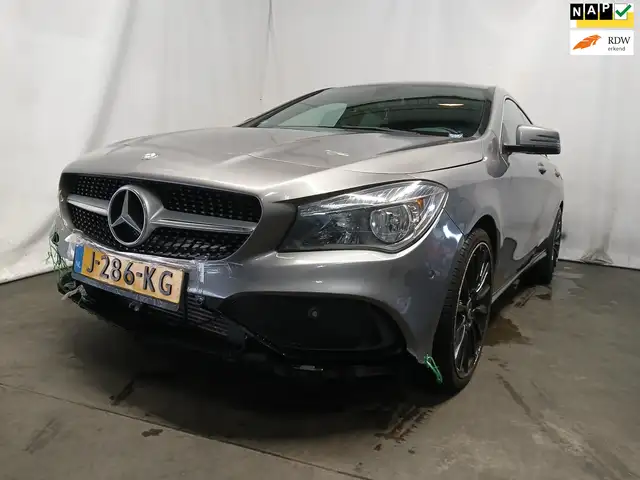 Mercedes-Benz CLA 200 Shooting Brake Prestige Frontschade
