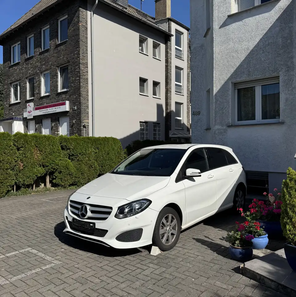 Mercedes-Benz B 220