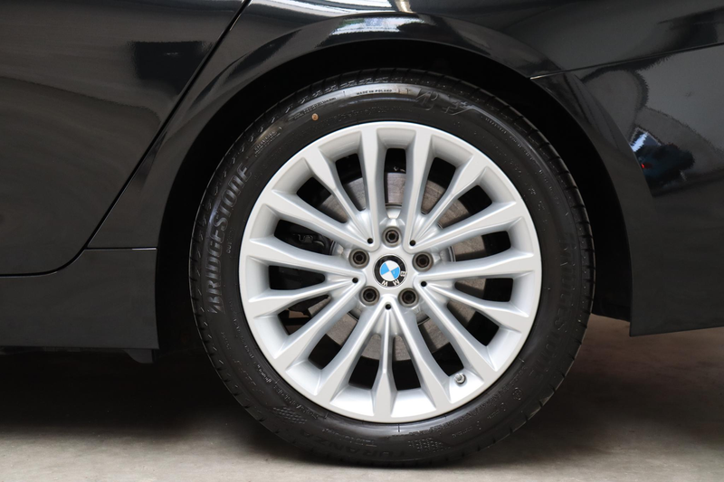 BMW 530 5-serie Touring 530i xDrive High Executive Sport L — photo 13