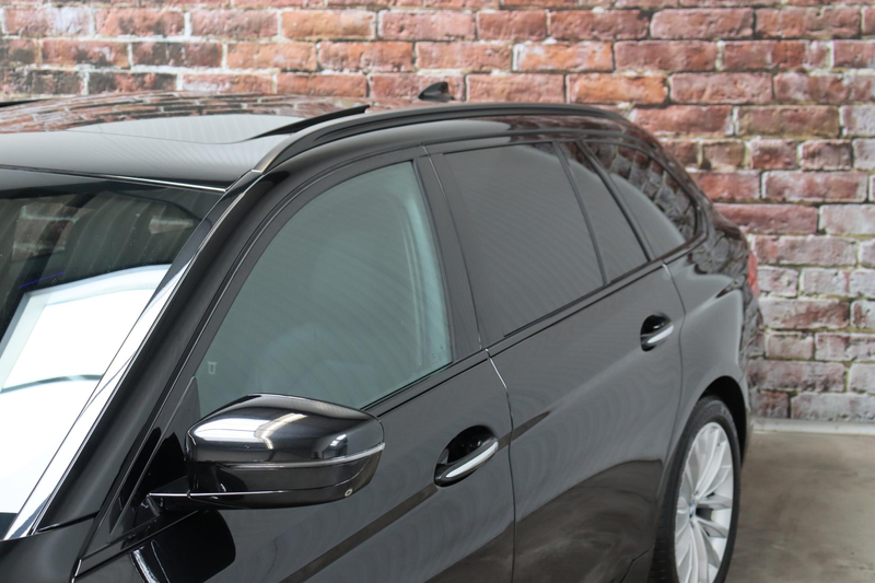 BMW 530 5-serie Touring 530i xDrive High Executive Sport L — photo 11