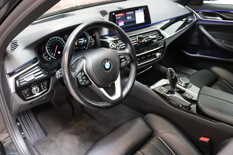 BMW 530 5-serie Touring 530i xDrive High Executive Sport L — photo 15