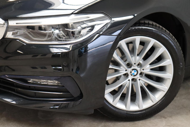 BMW 530 5-serie Touring 530i xDrive High Executive Sport L — photo 9