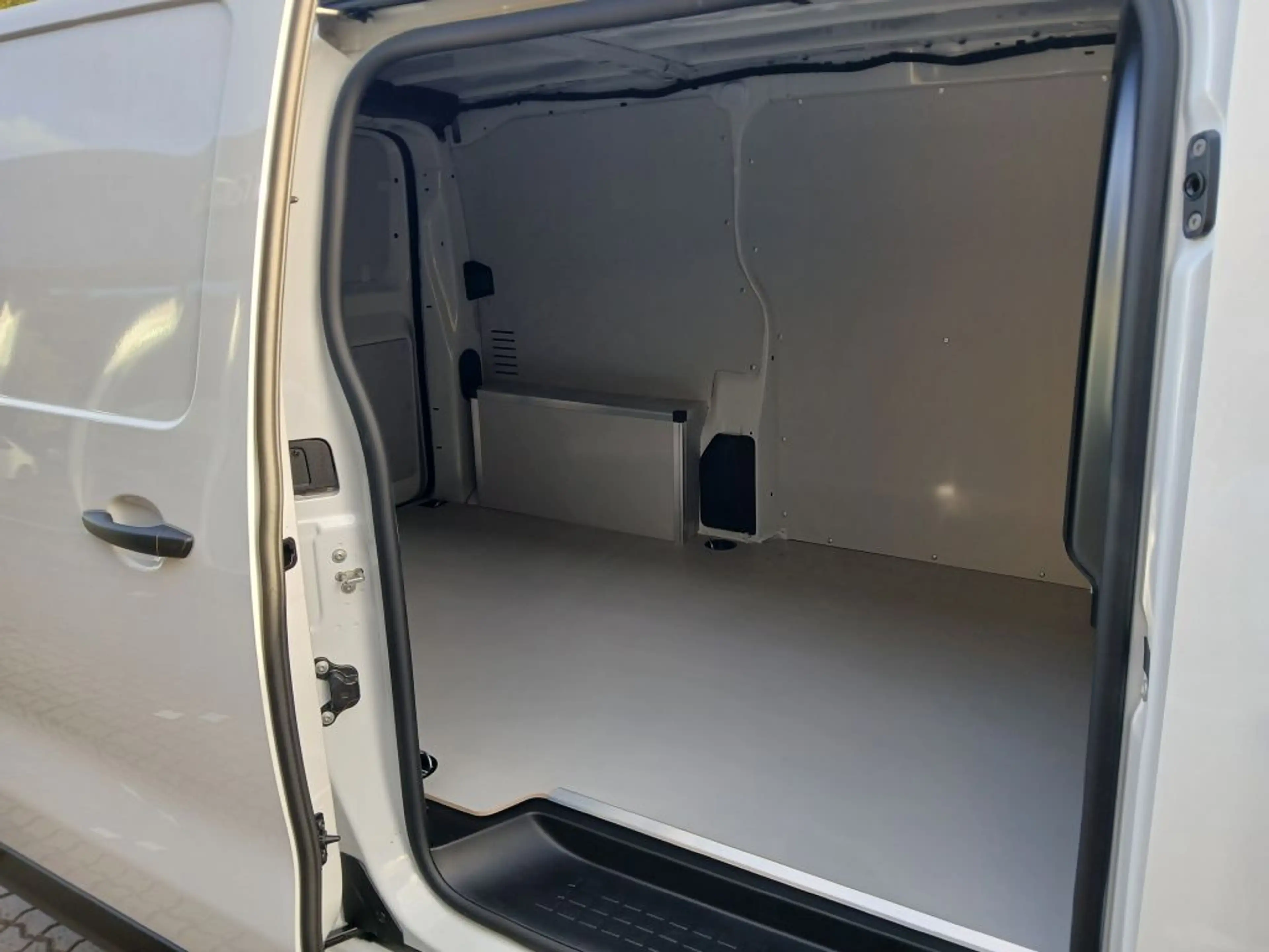 Opel Vivaro 2.2 Diesel 180 M — photo 8