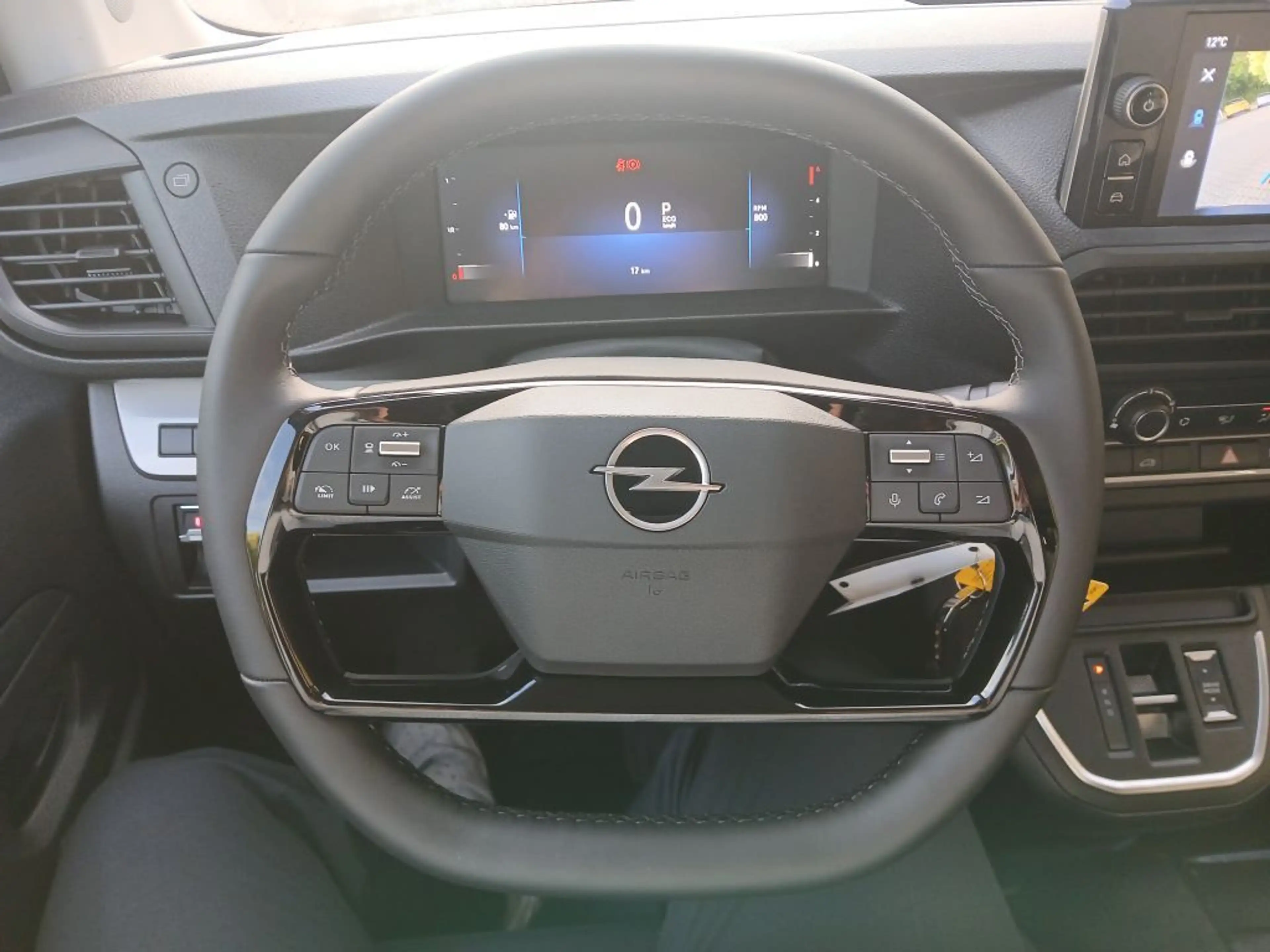 Opel Vivaro 2.2 Diesel 180 M — photo 11
