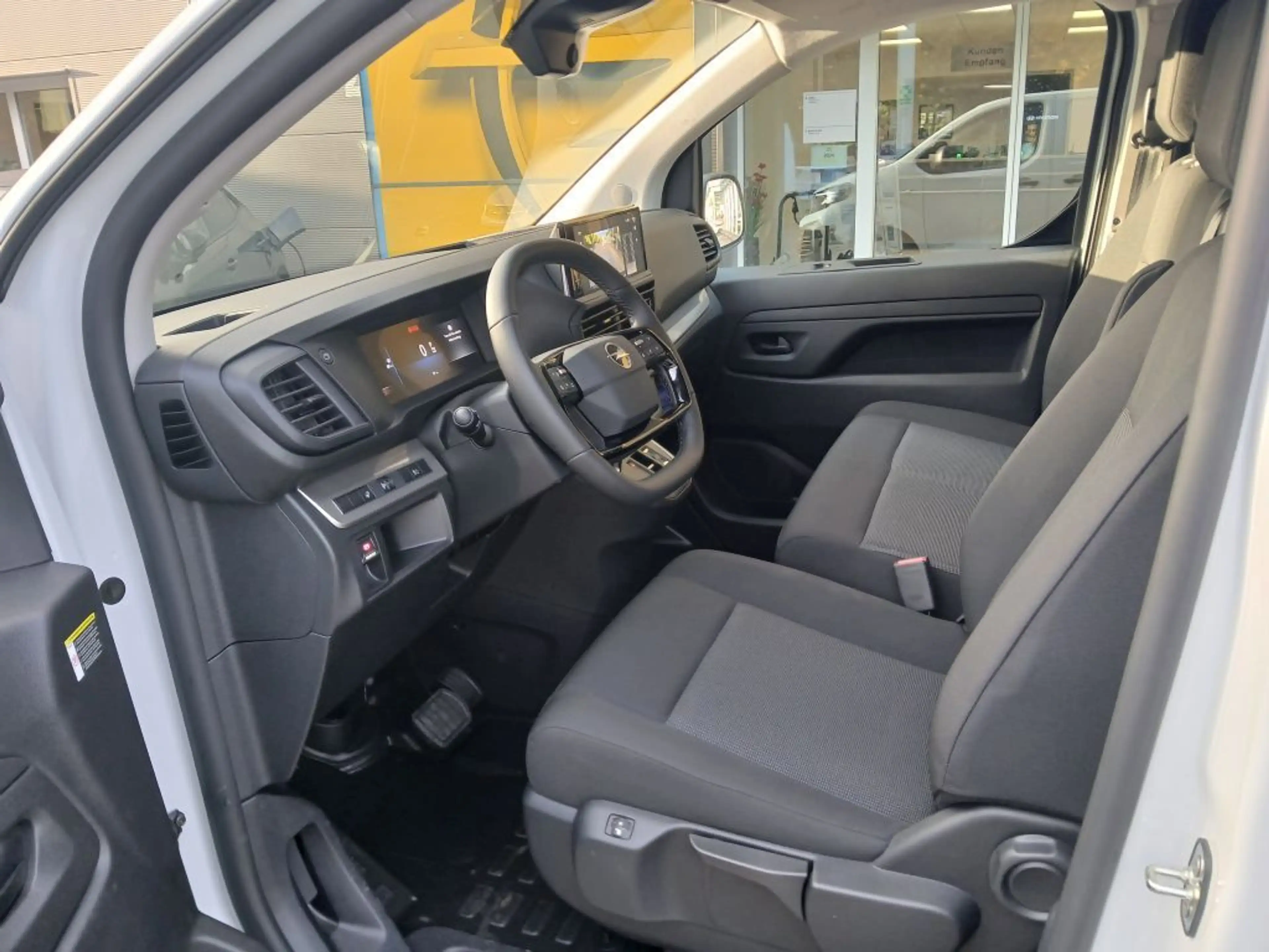 Opel Vivaro 2.2 Diesel 180 M — photo 10