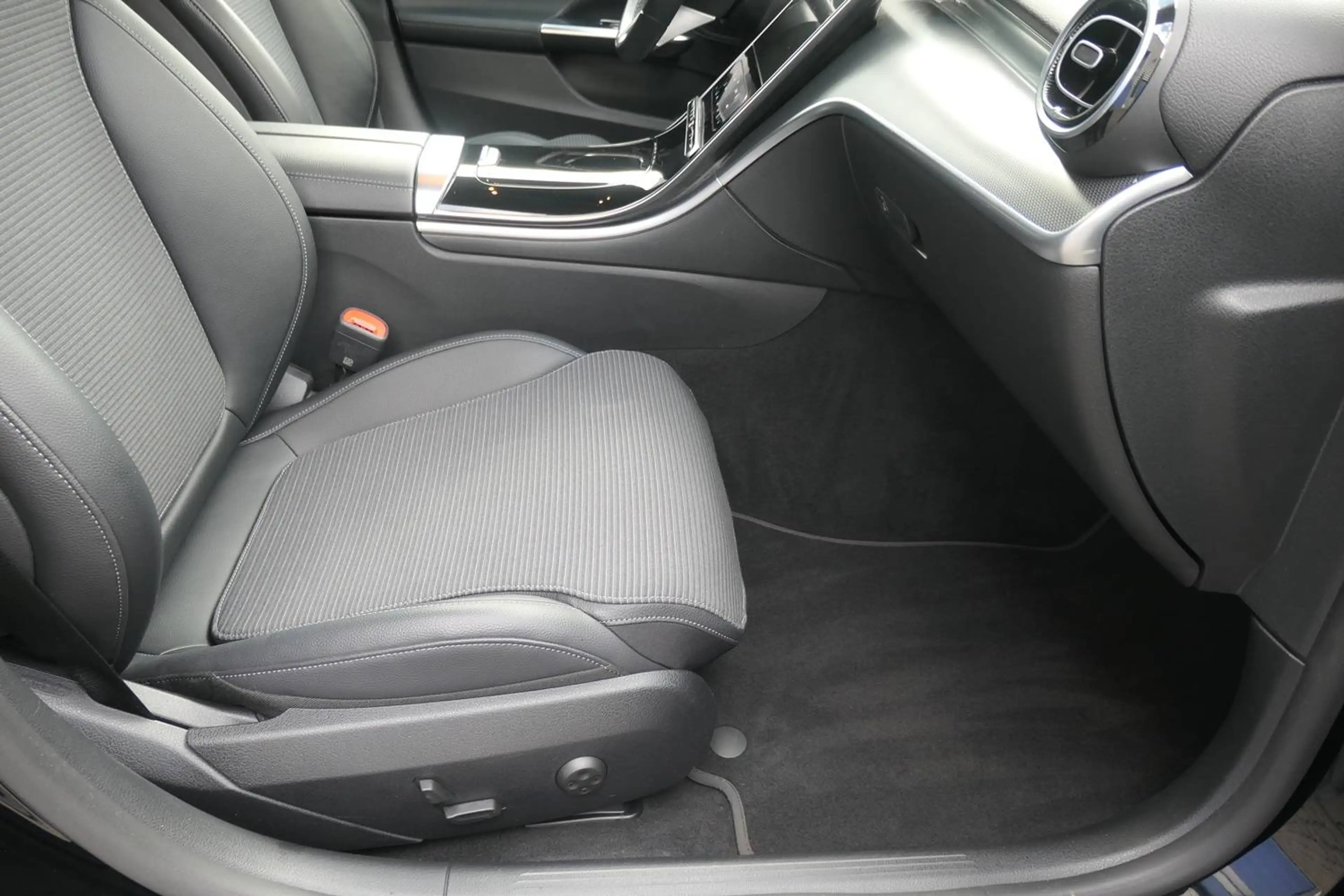 Mercedes-Benz C 220 C-Klasse T-Modell Diesel d T 9G-TRONIC Avantgarde Kamera LED Standheizung HeadUp — photo 3