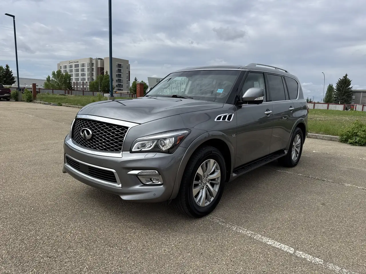 Infiniti QX80 снимка Infiniti QX80