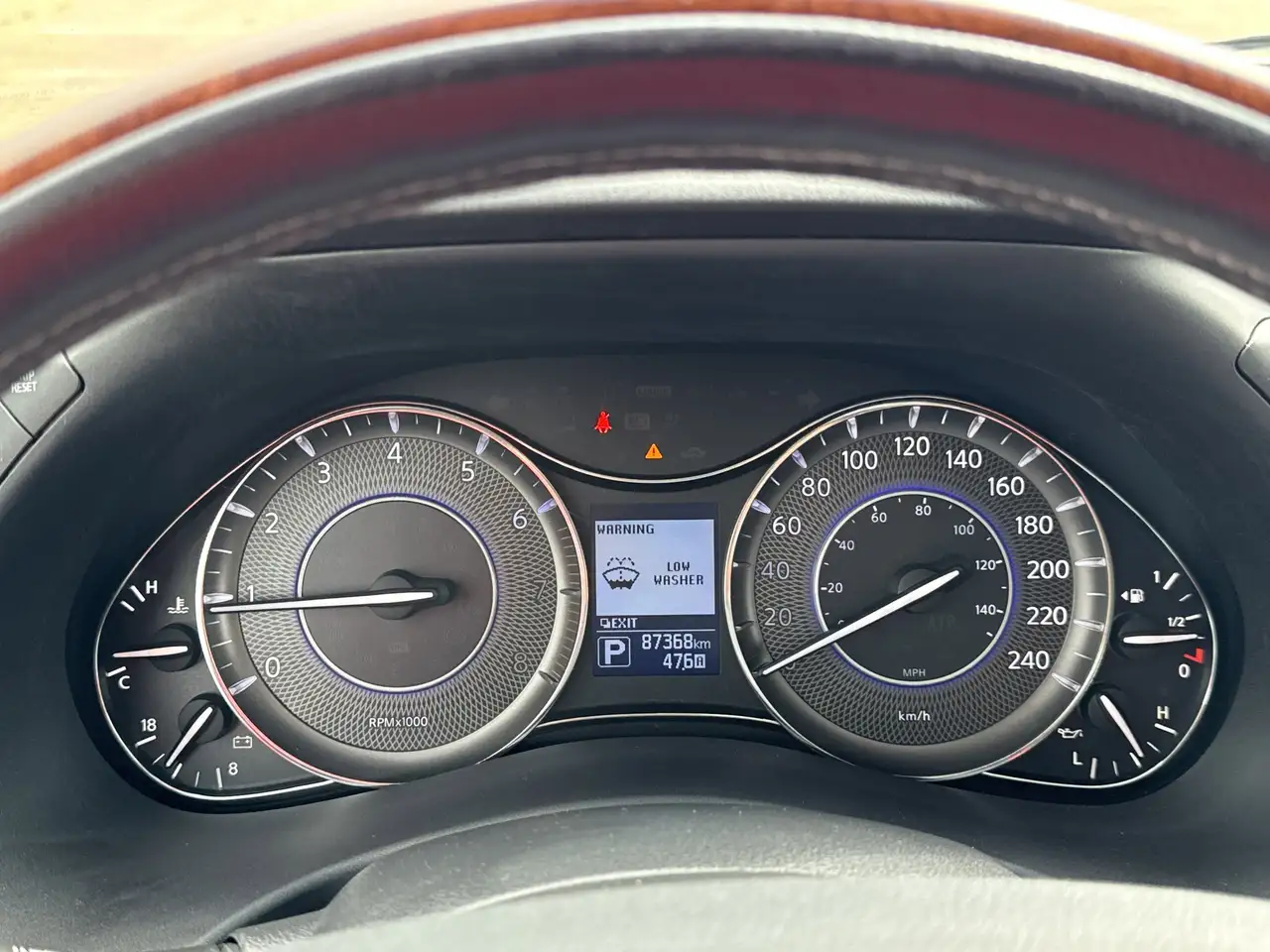 Infiniti QX80 снимка Infiniti QX80