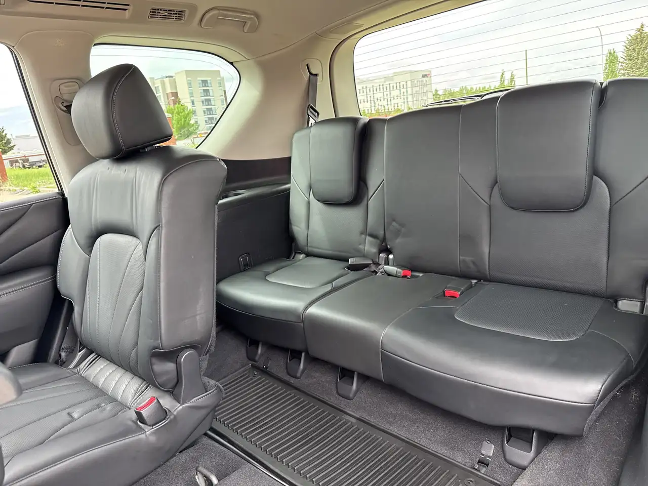 Infiniti QX80 снимка Infiniti QX80