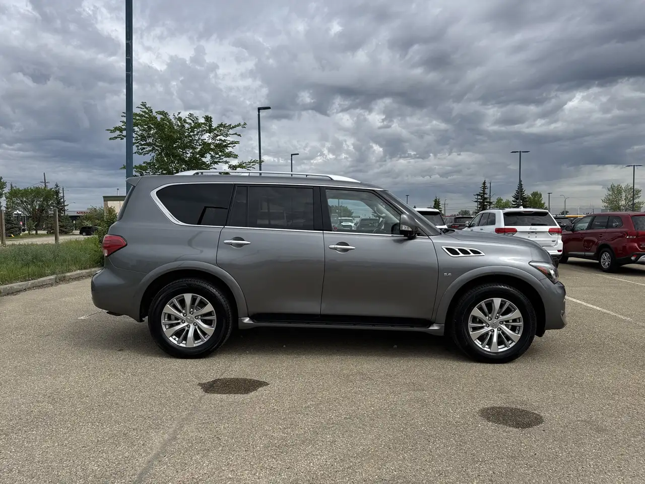 Infiniti QX80 снимка Infiniti QX80