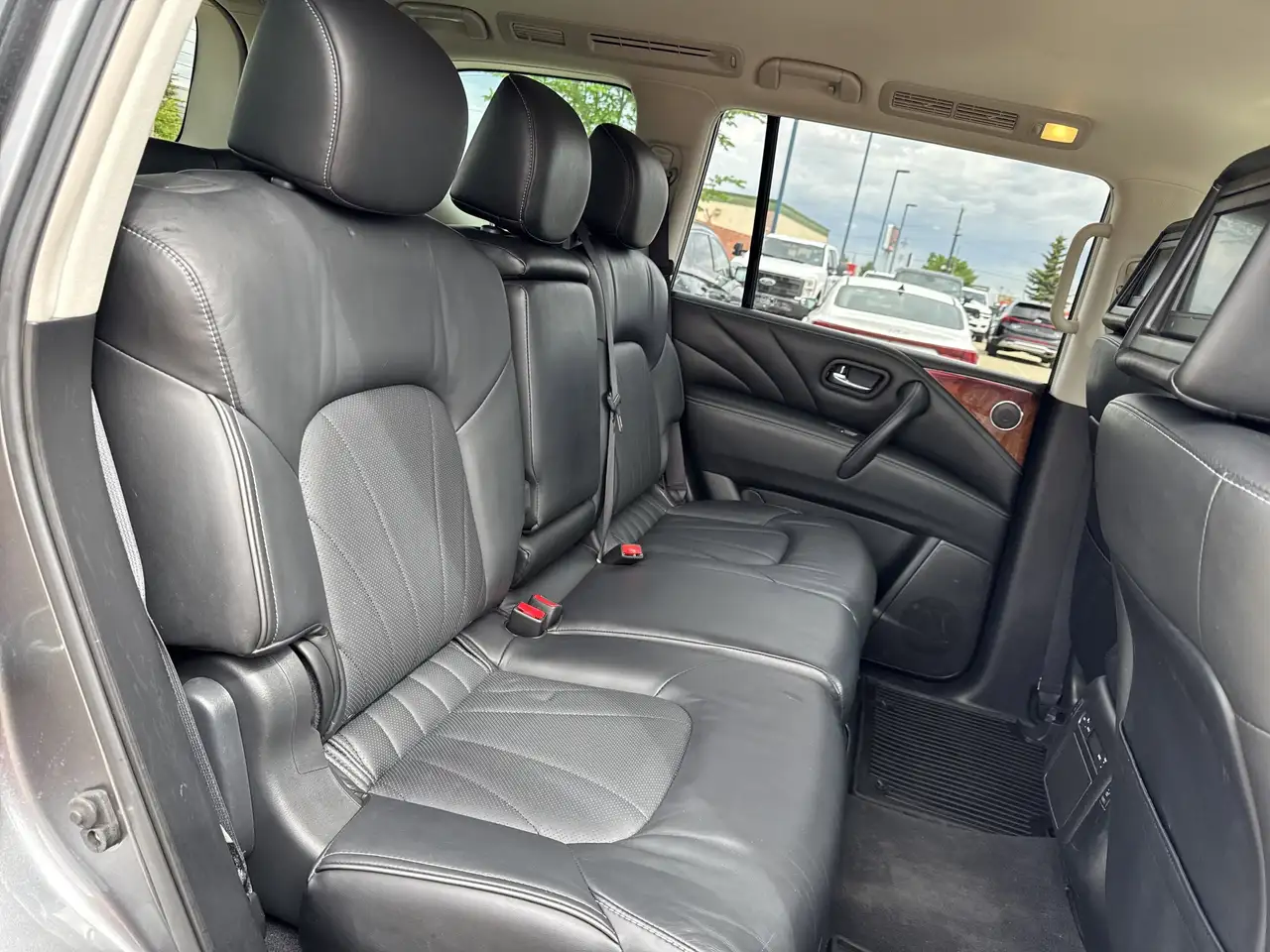 Infiniti QX80 снимка Infiniti QX80