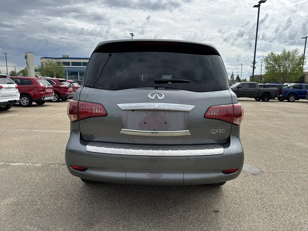 Infiniti QX80 снимка Infiniti QX80