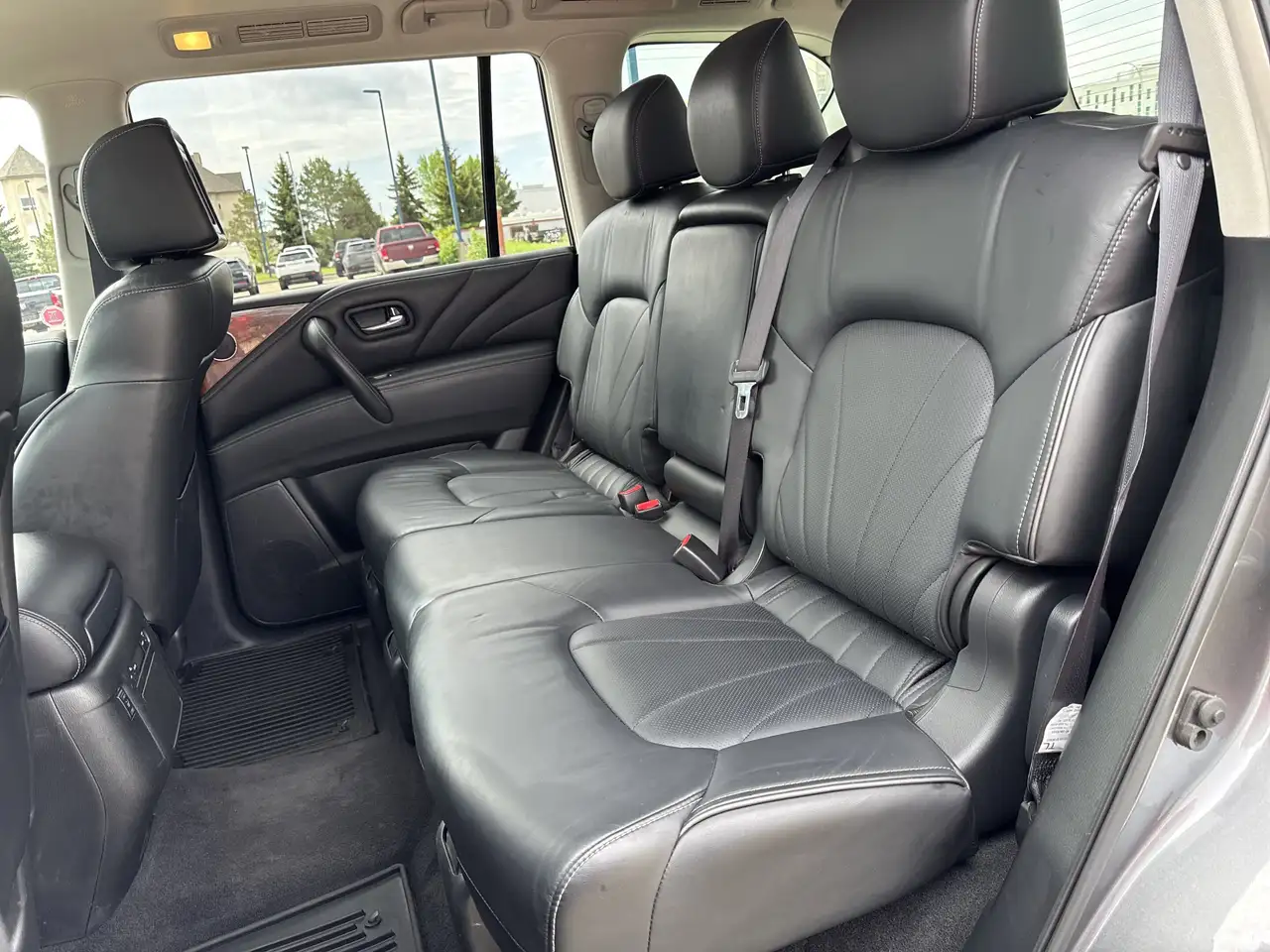 Infiniti QX80 снимка Infiniti QX80